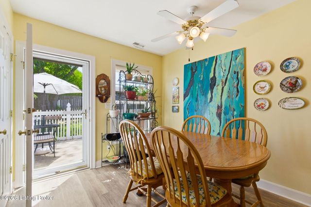 8631 Applegate Village Dr, Louisville, KY 40219