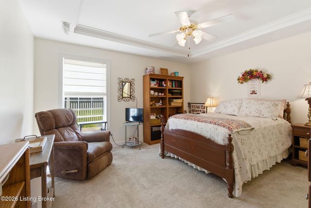 8631 Applegate Village Dr, Louisville, KY 40219