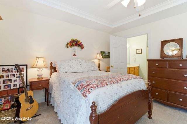 8631 Applegate Village Dr, Louisville, KY 40219