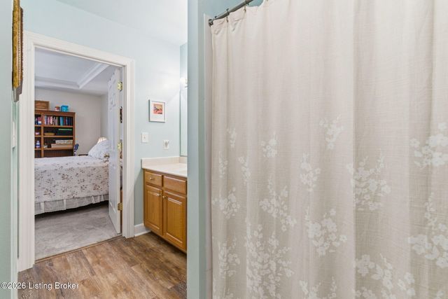 8631 Applegate Village Dr, Louisville, KY 40219