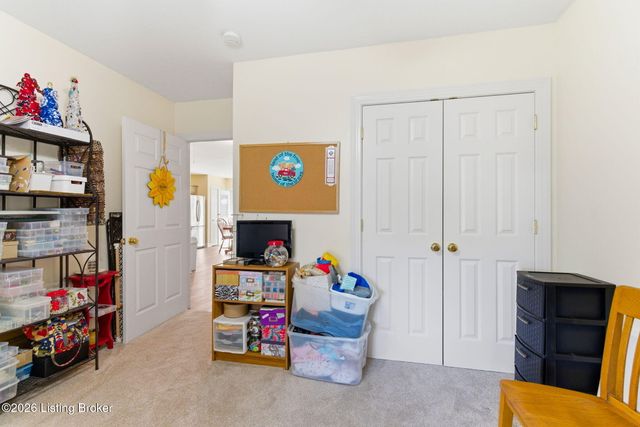 8631 Applegate Village Dr, Louisville, KY 40219