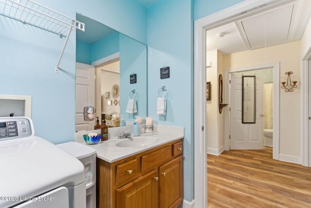 8631 Applegate Village Dr, Louisville, KY 40219