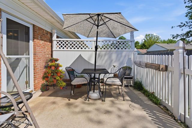 8631 Applegate Village Dr, Louisville, KY 40219