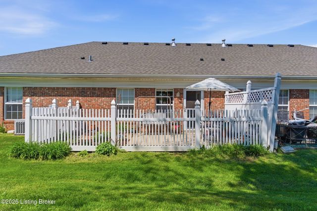 8631 Applegate Village Dr, Louisville, KY 40219