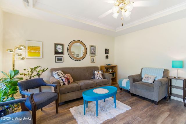 8631 Applegate Village Dr, Louisville, KY 40219