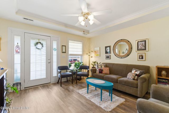 8631 Applegate Village Dr, Louisville, KY 40219