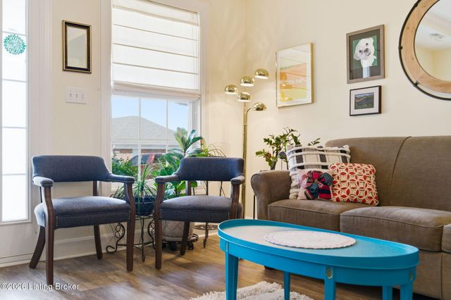 8631 Applegate Village Dr, Louisville, KY 40219