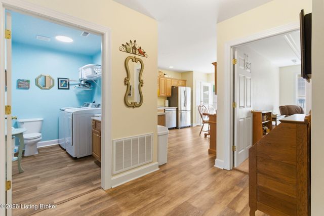 8631 Applegate Village Dr, Louisville, KY 40219