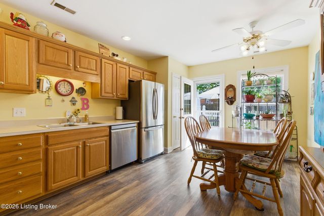 8631 Applegate Village Dr, Louisville, KY 40219