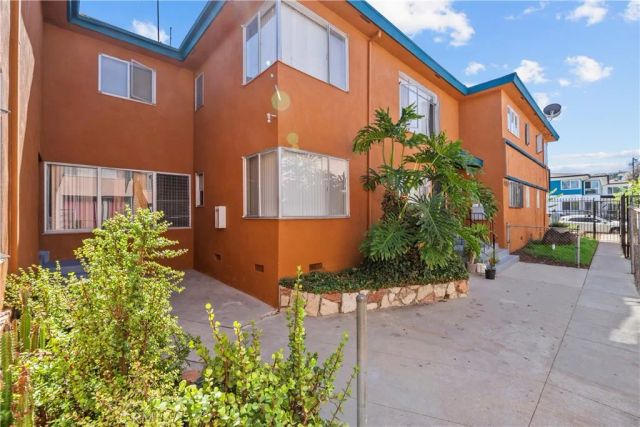 4015 Palmwood Drive, Los Angeles, CA 90008