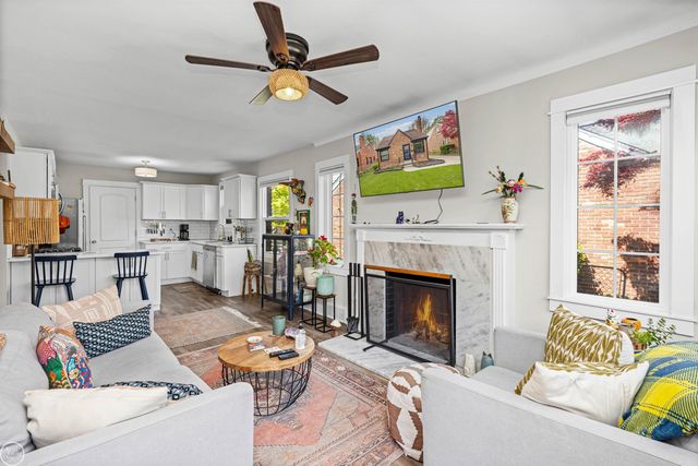 22328 Trombly Street, Saint Clair Shores, MI 48080