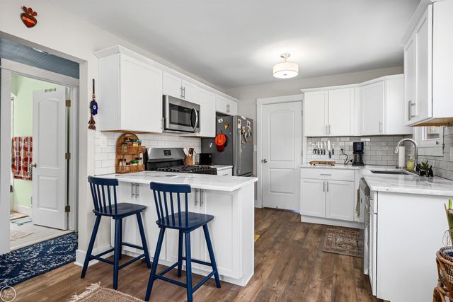 22328 Trombly Street, Saint Clair Shores, MI 48080