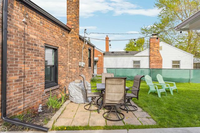 22328 Trombly Street, Saint Clair Shores, MI 48080