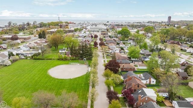 22328 Trombly Street, Saint Clair Shores, MI 48080