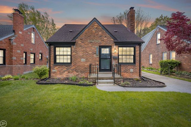 22328 Trombly Street, Saint Clair Shores, MI 48080