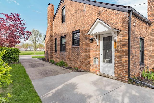 22328 Trombly Street, Saint Clair Shores, MI 48080