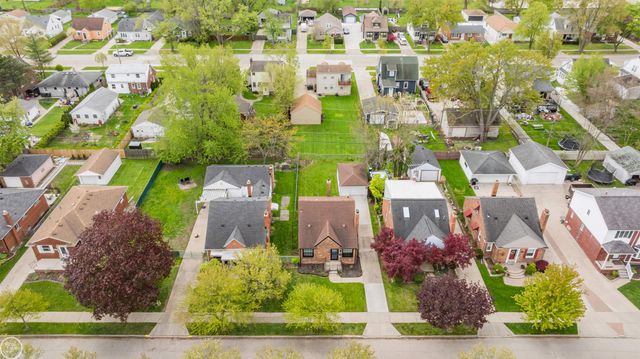 22328 Trombly Street, Saint Clair Shores, MI 48080