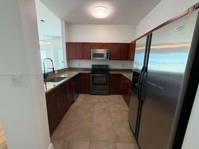 7275 SW 90th St C719, Miami, FL 33156