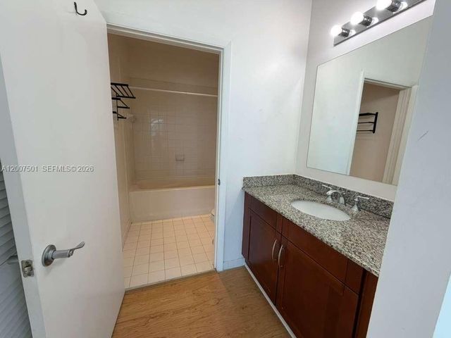 7275 SW 90th St C719, Miami, FL 33156