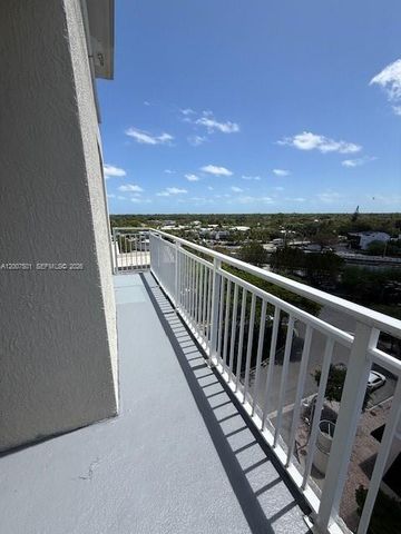 7275 SW 90th St C719, Miami, FL 33156