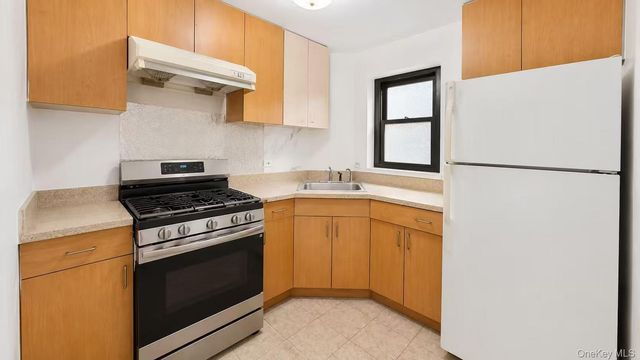 132-59 41st Road 3B, Flushing, NY 11355