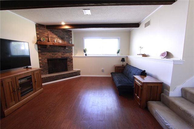 1610 E Cedar Place, Olathe, KS 66062