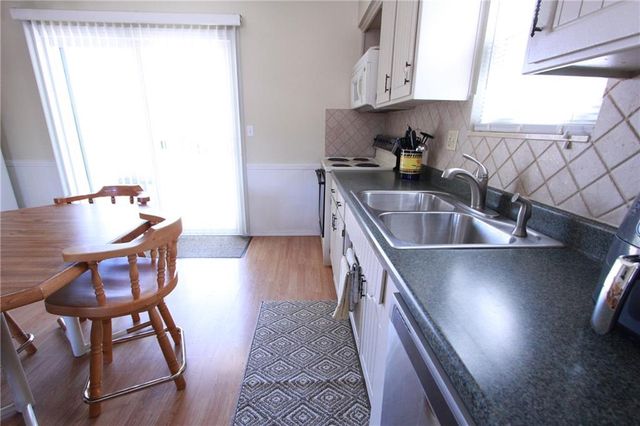 1610 E Cedar Place, Olathe, KS 66062