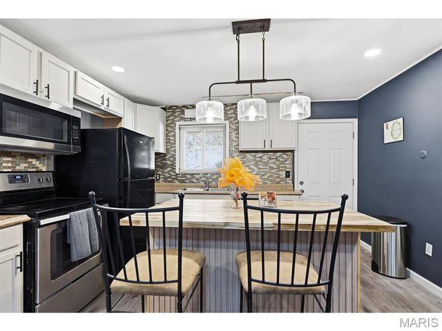 45 Nottingham Lane, Belleville, IL 62223