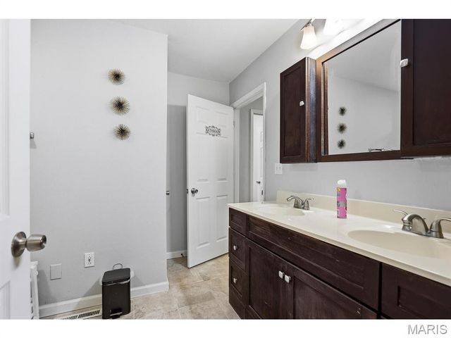 45 Nottingham Lane, Belleville, IL 62223