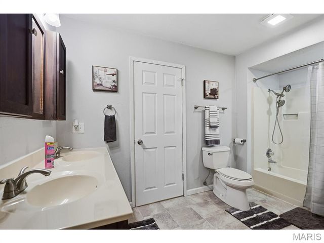 45 Nottingham Lane, Belleville, IL 62223