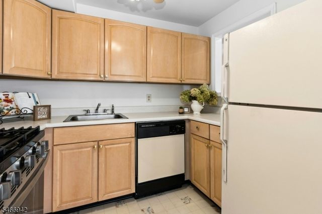 79 Park Edge 2J, Berkeley Heights Twp., NJ 07922