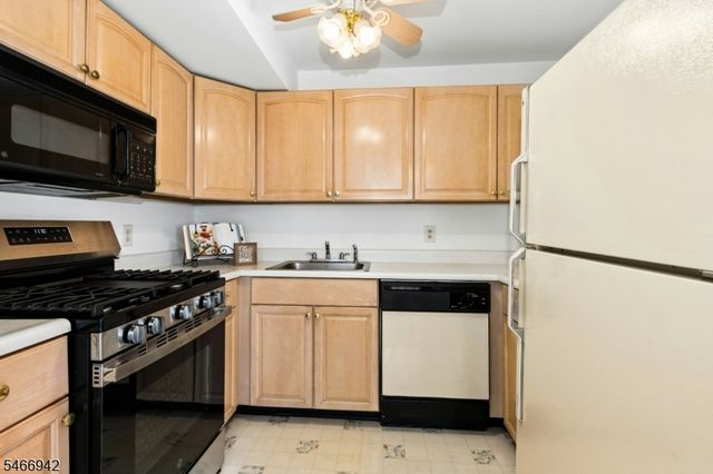 79 Park Edge 2J, Berkeley Heights Twp., NJ 07922