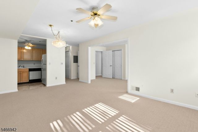 79 Park Edge 2J, Berkeley Heights Twp., NJ 07922