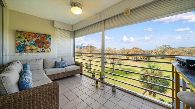 605 Oaks Drive 502, Pompano Beach, FL 33069