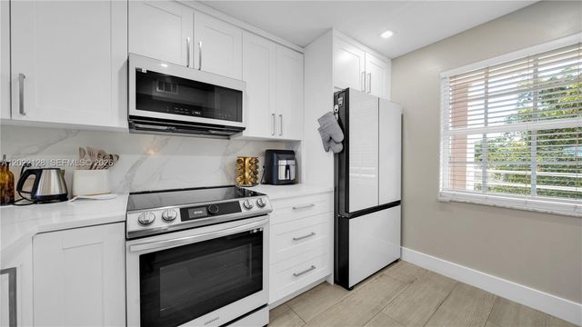 605 Oaks Drive 502, Pompano Beach, FL 33069