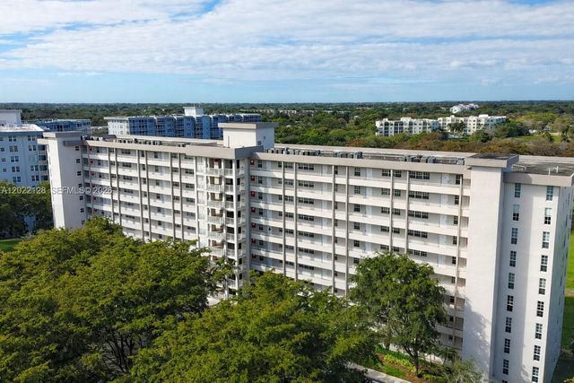 605 Oaks Drive 502, Pompano Beach, FL 33069