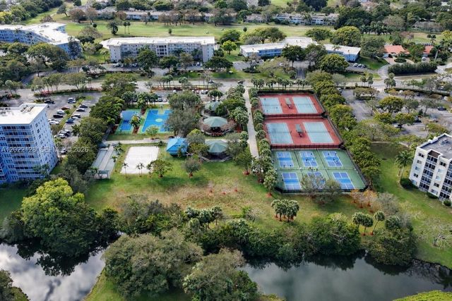 605 Oaks Drive 502, Pompano Beach, FL 33069