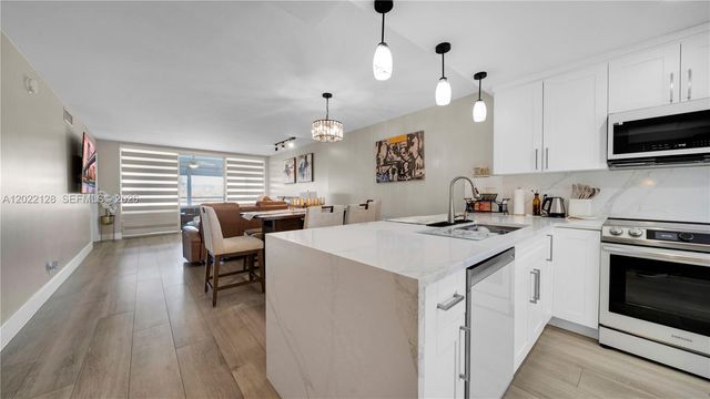605 Oaks Drive 502, Pompano Beach, FL 33069