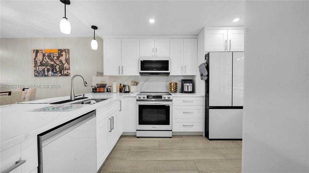 605 Oaks Drive 502, Pompano Beach, FL 33069