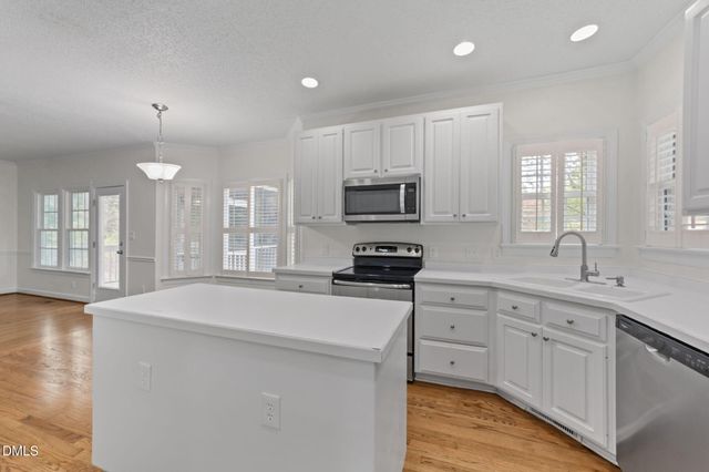 901 Birkdale Drive, Clayton, NC 27527