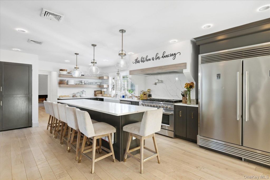 49 Westview Drive, Miller Place, NY 11764 — photo 3