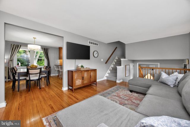 2040 FLORAL DR, Wilmington, DE 19810