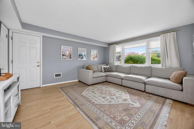 2040 FLORAL DR, Wilmington, DE 19810