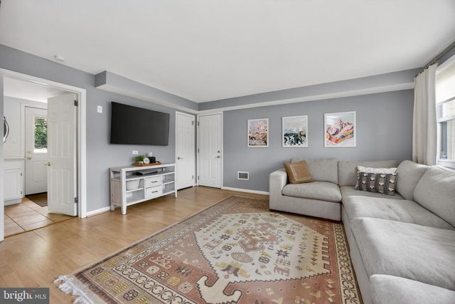2040 FLORAL DR, Wilmington, DE 19810