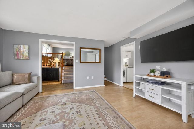 2040 FLORAL DR, Wilmington, DE 19810