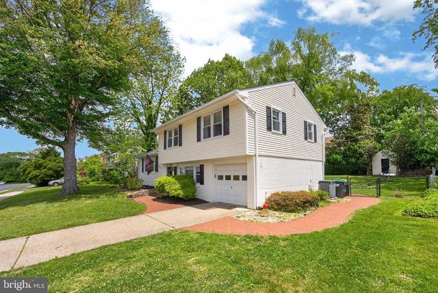 2040 FLORAL DR, Wilmington, DE 19810