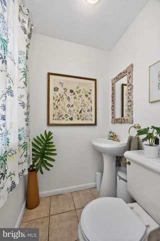 2040 FLORAL DR, Wilmington, DE 19810