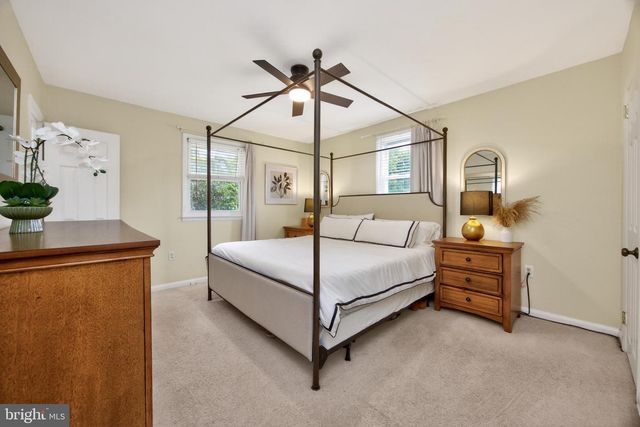 2040 FLORAL DR, Wilmington, DE 19810