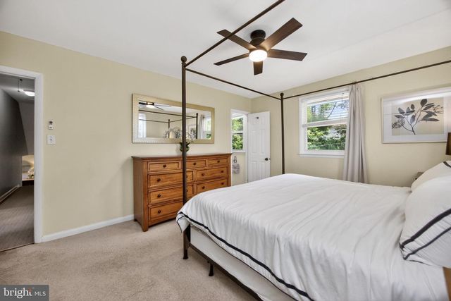2040 FLORAL DR, Wilmington, DE 19810