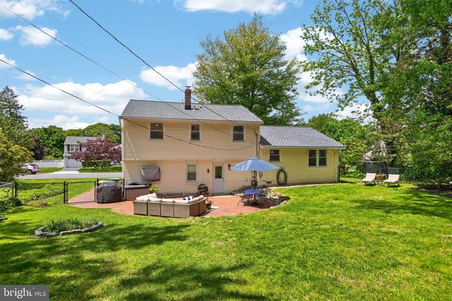 2040 FLORAL DR, Wilmington, DE 19810